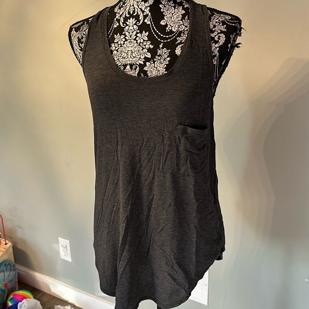 Lululemon 8 top